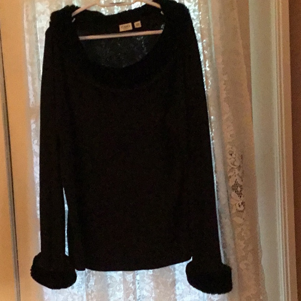 Black knit top trimmed in faux fur around neck and sleeves